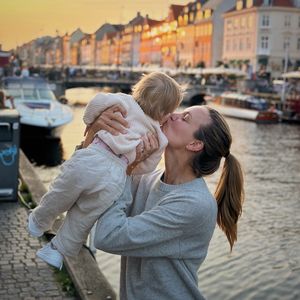 Josephine Skriver teilt niedliches Foto mit Tochter Aurora