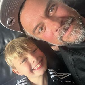 Bald großer Bruder: Josh Duhamels Sohn Axl hatte erst Sorgen