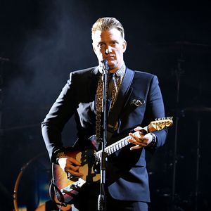 Nach Joshs Not-OP: Queens of the Stone Age kündigen Tour an