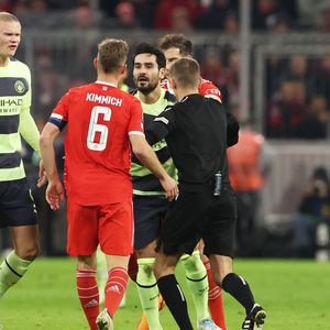 Mitten im Spiel: İlkay Gündoğan geht auf Joshua Kimmich los