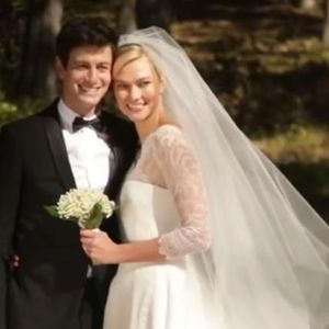 Die Liebe wächst: Karlie Kloss feiert vierten Hochzeitstag!