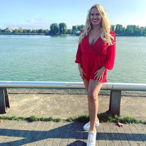 "Tief genug": Josimelonie ist happy mit ihrer neuen Vagina!