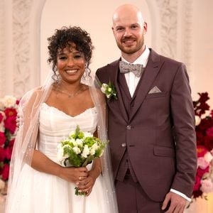 "Love Is Blind"-Josy und Gunnar stechen sich Partnertattoo