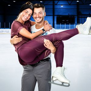 "Holiday on Ice": Sarah Lombardi wieder mit Joti auf dem Eis