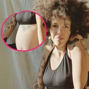 In Woche 30: "Unter uns"-Joy präsentiert nackten Babybauch