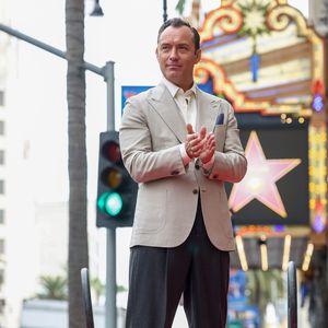 Jude Law schürt Gerüchte für "Liebe braucht keine Ferien 2"