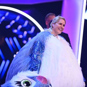 Enthüllt: Judith Rakers ist das "The Masked Singer"-Küken