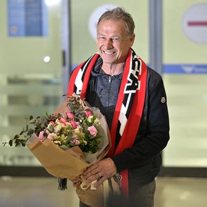 Mit Blumen: So wird Jürgen Klinsmann in Südkorea empfangen
