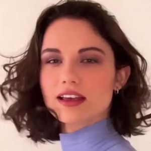 Nach GNTM-Exit: Julia verpasst sich selbst ein Umstyling