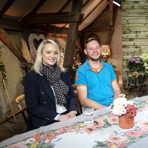Grund für Aus: TV-Bauer Erik verwechselte Hofdame mit Ex