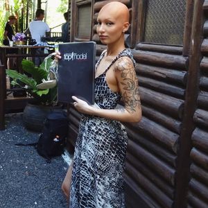 Julia F.s Freund sah sie vor GNTM-Teilnahme nie ohne Perücke