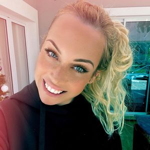 "Werte sind gut!": Julia Holz hat letzte Chemo hinter sich
