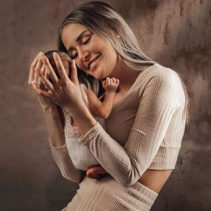 Süßes Bild: Julia Prokopy zeigt stolz ihr Töchterchen Lina!