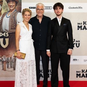 Superselten: Sky du Mont posiert mit Partnerin auf Premiere