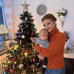 Julia Schulze feiert ihr erstes Weihnachten mit Baby Emil