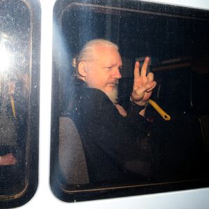Julian Assange darf seine Verlobte im Gefängnis heiraten