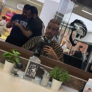 Beim Friseur: Julian Claßen scherzt über Trennung von Bibi