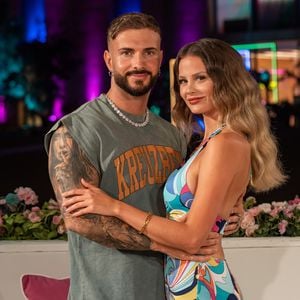 Julian und Stephi kritisieren die "Temptation Island"-Promis