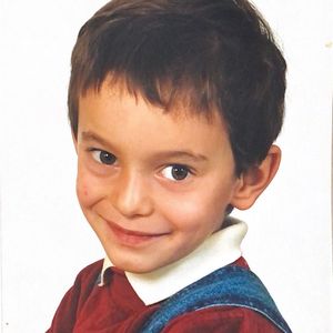 Welcher Promi versteckt sich hinter diesem süßen Kinderbild?