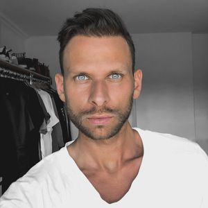 Trotz Transplantation: Ex-Bachelorette-Boy braucht Haarteil!