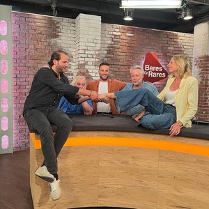"Bares für Rares"-Julian massiert Susanne am Set die Füße!