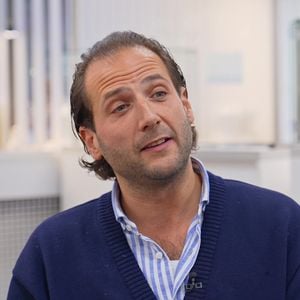 Julian Schmitz-Avila fällt hartes Urteil über Mamas Schmuck