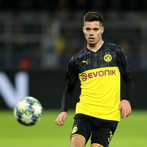 Mit Steinen beworfen: Fußballer Julian Weigl im Krankenhaus