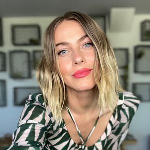Nach Knutschfotos: Ist er Julianne Houghs neuer Lover?