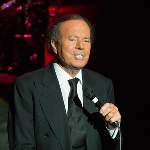Oho! Julio Iglesias stand auf flotte Dreier