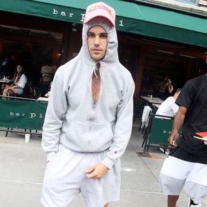 Schlabber-Look: Rutscht Justin Biebers Hose etwa runter?