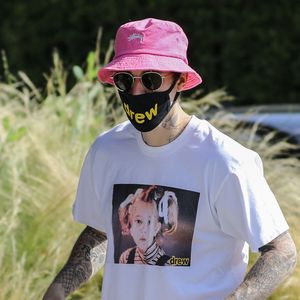 Fanboy-Alarm: Welcher Kinderstar ziert Justin Biebers Shirt?