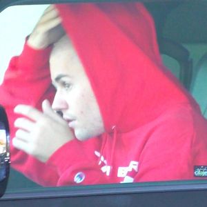 Justin Bieber hat sich die Haare heimlich raspelkurz rasiert