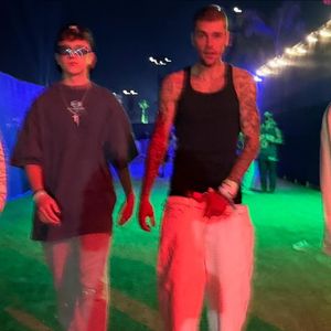 Justin Bieber besucht das Coachella mit Bruder Jaxon (15)