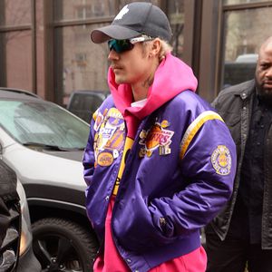 Justin Bieber: Knallbunt und trotzdem inkognito unterwegs!