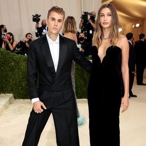 Justin und Hailey Bieber genießen Bootsfahrt in Italien