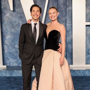 Justin Long und Kate zeigen ihre Eheringe beim Spaziergang