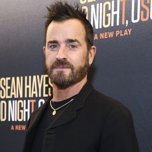 Was geht da? Justin Theroux wurde beim Turteln erwischt!