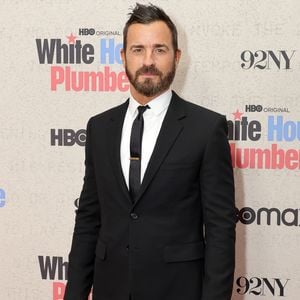 Nackig im Flieger? Justin Theroux erklärt skurriles Gerücht