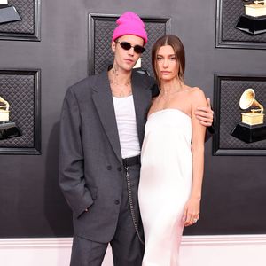 Schlechte Laune? Justin und Hailey Bieber mit Baby unterwegs