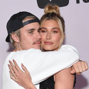 Hailey schenkt Justin Bieber Diamant-Eis für 10.000 Dollar