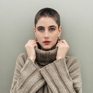 Wieder raspelkurz: GNTM-Justine kehrt zurück zum Buzzcut