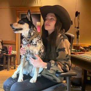 Kacey Musgraves' Hund Pepper bewahrte sie vor Schlangenbiss
