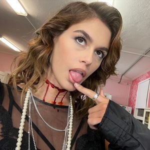 Heiße Szene: Kaia Gerber nackt bei "American Horror Stories"