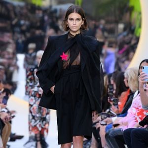 Ups! Hier blitzt Kaia Gerbers Nippel bei Fashion-Show hervor