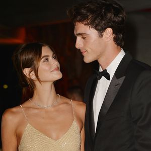 Red-Carpet-Debüt: Hier strahlen Kaia Gerber und ihr Jacob