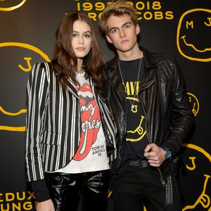 Total verliebt: Kaia Gerber mit neuem Boyfriend unterwegs