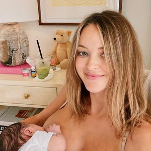 Name verraten: Miley Cyrus' Ex Kaitlynn Carter Mama geworden