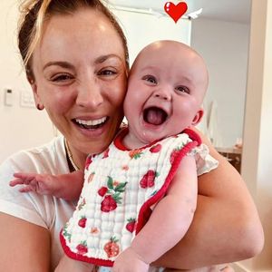 So lustig berichtet Kaley Cuoco von ihrem Alltag als Mama