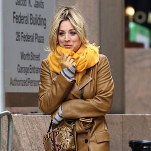 Kaley Cuoco: Neue Bilder von den Dreharbeiten ihrer Serie