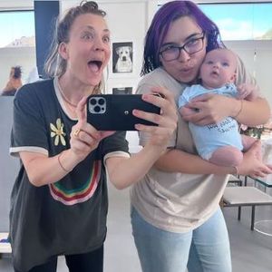 Ihre "Königin": Kaley Cuoco muss Tochter Matilda bespaßen